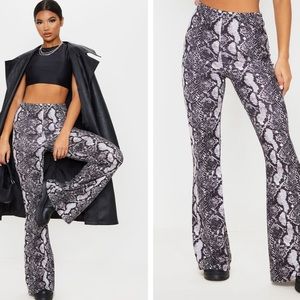 PrettyLittleThing Snakeskin Printed Wide Leg Trousers Woman’s Size 2